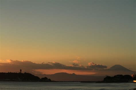 Yoshida, seorang kantoran berusia 26 tahun merupakan pekerja di sebuah perusahaan. Mt.Fuji, Enoshima and Sea