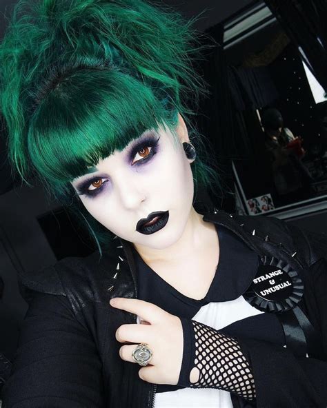 Themeanestwitch Goth Hair Gothic Hairstyles Gothic Makeup