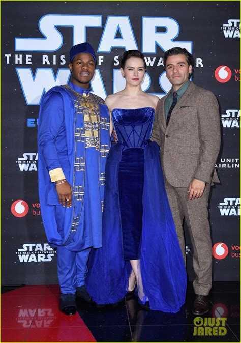 Photo Daisy Ridley John Boyega Oscar Isaac Star Wars Premiere London