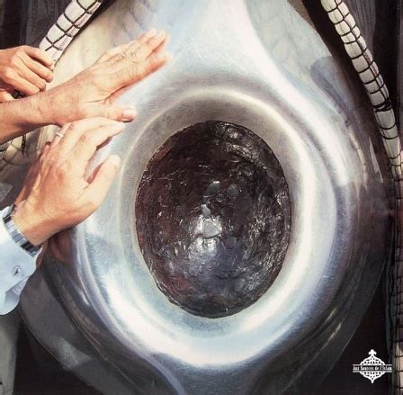 Voici les solutions de mots croisés pour pierre noire de la mecque. La pierre noire (hajar al-aswad) - Institution Islamique ...