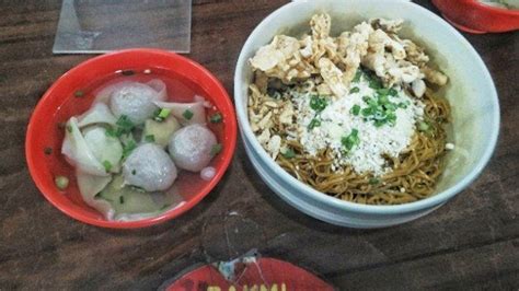 4 Tempat Makan Bakmi Di Bandung Termasuk Bakmi Apin Dengan Varian Rasa