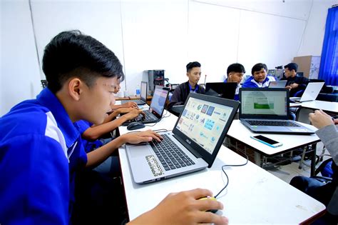 Smk Ti Airlangga Samarinda Siswa Kelas Xi Multimedia Smk Ti Airlangga