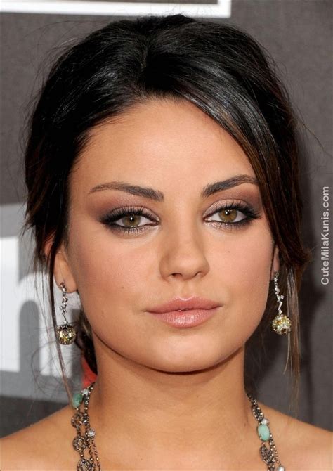 Mila Kunis Eye Makeup Is Stunning Awards Season Celebrity Looks We