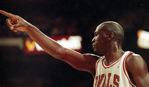 24 Years Ago Michael Jordan Did The Iconic Switch Of The Hands