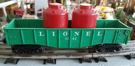 Lionel Postwar 6142 100 Green Gondola With Canisters