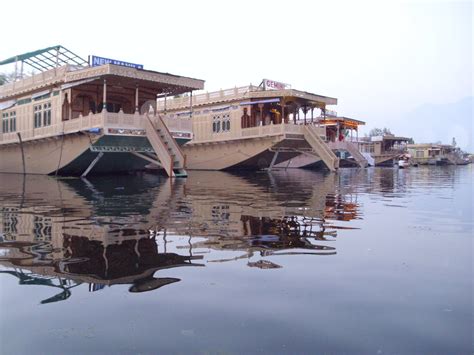 Mehraj Mir Kashmir Houseboat