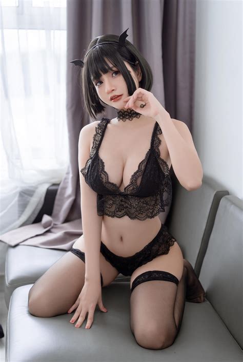 Women Model Azami Women Indoors Short Hair Big Boobs Cleavage Belly Belly Button Parted