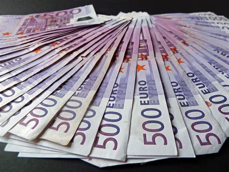Mit der schrittweisen abschaffung des lilafarbenen scheins sollen terrorfinanzierung, geldwäsche und schwarzarbeit eingedämmt werden. 500-Euro-Schein abgeschafft: EZB läutet das Ende des ...