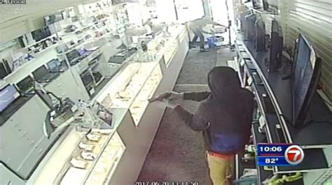 Hialeah Armed Robbery Caught On Camera Wsvn 7news Miami News Weather Sports Fort Lauderdale
