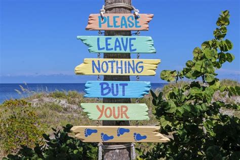 12 Funny Signs Found At The Beach Beach Signs Funny Beach Oddee
