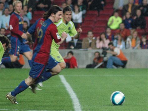 File:Lionel Messi goal 19abr2007.jpg - Wikimedia Commons