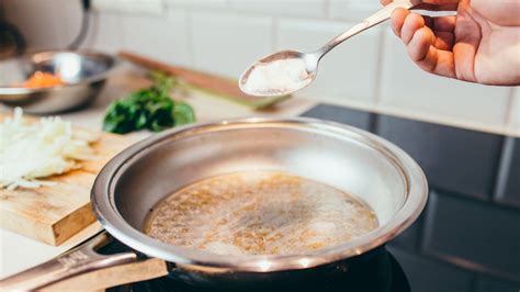 How To Clean Burnt Pan Easy Ways To Clean Stainless Steel Pan With Salt