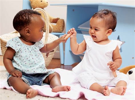 Why Your Baby Should Play Around Other Babies