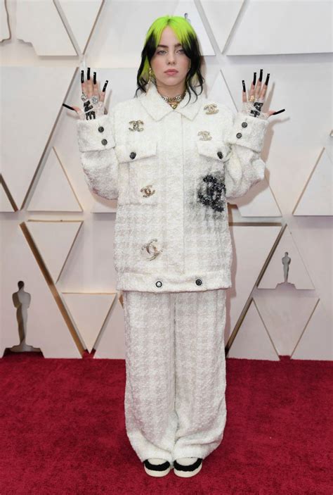 Billie Eilish 2020 Oscars See Red Carpet Photos Of The Singer