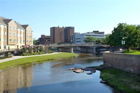 15 Best Places to Live in South Dakota - The Crazy Tourist