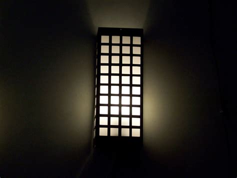 Model lampu hias yang mirip seperti telur yang menempel pada rumput di taman anda membuat suasana rumah anda bernilai artistik. Memilih Lampu Hias Minimalis ~ Desain Rumah