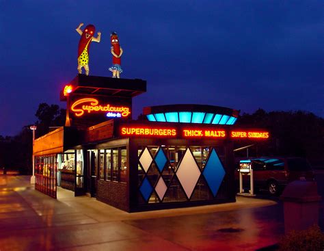Carhops Are Back In Style At These Classic Us Drive In Restaurants