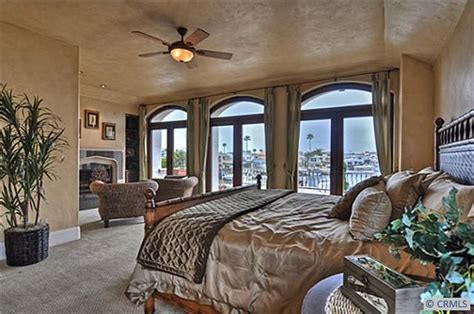 What is the tuscan style? Tuscan Master bedroom | Tuscan bedroom, Tuscan design ...