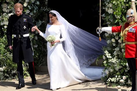 Britain's prince harry announced his engagement to the us actor meghan markle in the only member of meghan markle's family to have attended the wedding was her mother, doria ragland. How Much Did The Royal Wedding Cake Cost? - Price of Harry ...