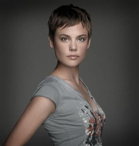 After getting her hair cut short and dyed blonde, the former beauty queen left the show when tyra threatened to chop off even more. ANTM like ages ago | Very short hair, Short pixie haircuts ...