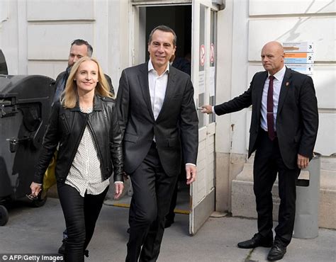 Staatssekretär mit 23, außenminister mit 27, und jetzt aller voraussicht nach österreichischer kanzler mit nur 31 jahren. Austria set to be run by right-wing Sebastian Kurz | Daily Mail Online