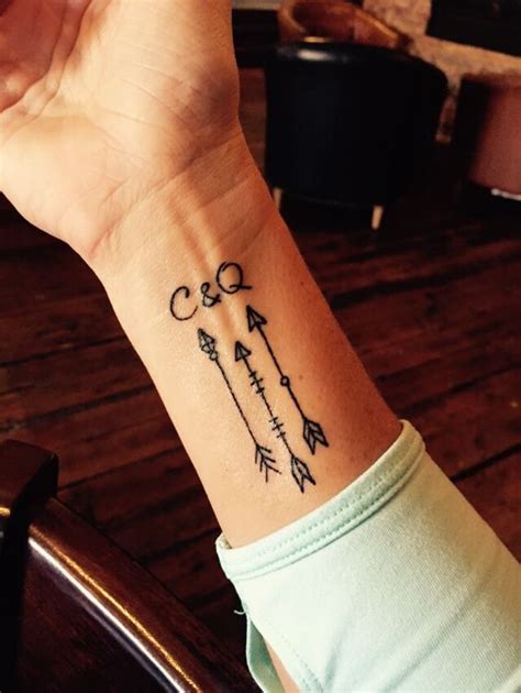 Girls Initials And Arrow Tattoo On Wrist Tattoo Ideen Initial