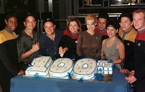 Voyager Cast Celebrates Their 100th Episode Star Trek Crew Star Trek