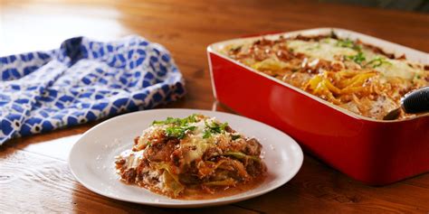 Clean and chop the celery into about 1/4 inch slices. Best Cabbage Lasagna Recipe — How To Make Cabbage Lasagna