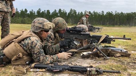 Marines Conduct Fire And Maneuver With M240b Youtube