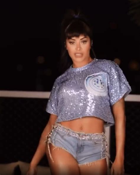 Collection by 360 flex • last updated 6 weeks ago. Aline Riscado dá apalpadinha no bumbum em ensaio para ...