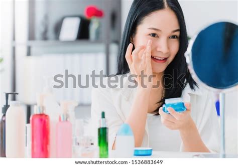149 Skincare Audiences Images Stock Photos And Vectors Shutterstock