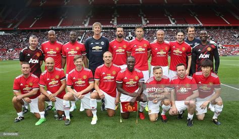 See more ideas about manchester united legends, manchester united, manchester. The Manchester United Legends team lines up ahead of the ...