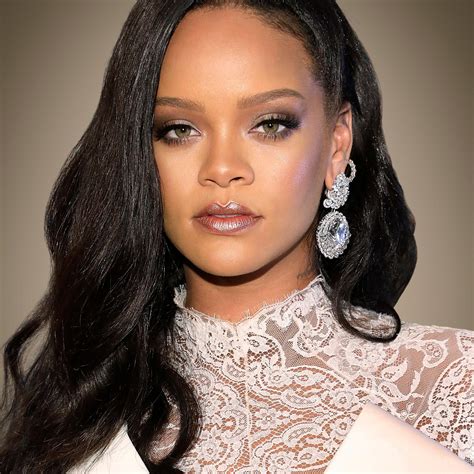 Rihanna La Chanteuse La Plus Riche Au Monde Page Rouge Framboise