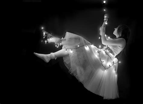In this article, we will show you some inspirations on how you can use them in a decorative and aesthetic way. Fairy lights with Lauren