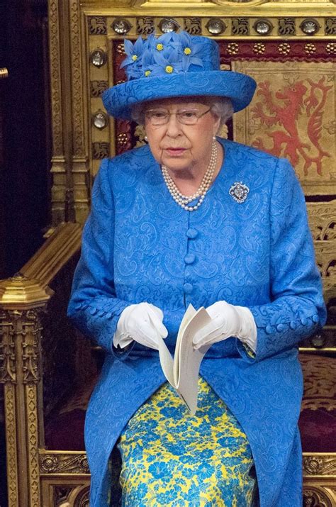 La reine Elizabeth II a-t-elle ouvert le Parlement ...