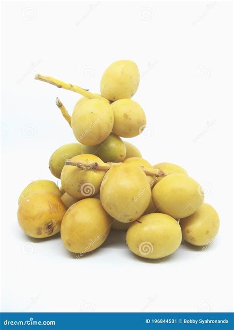 Buah Kurma Muda