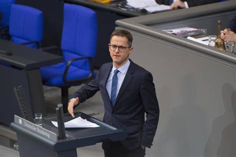 Carsten linnemann hatte viele unterschiedliche haarschnitte in letzter zeit. Czołowy polityk CDU uważa, że dzieci, które nie znają niemieckiego, nie powinny być przyjmowane ...