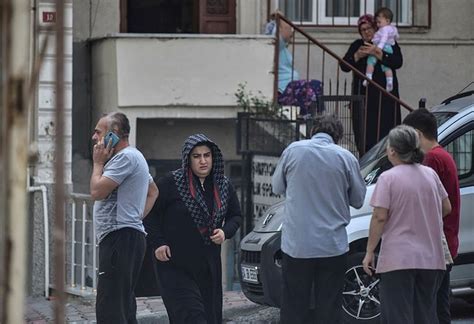 Marmara denizi'nde saat 11.00'de 4,6 büyüklüğünde bir deprem meydana geldi. SON DAKİKA İSTANBUL DEPREMİ SONRASI HALK SOKAĞA DÖKÜLDÜ ...