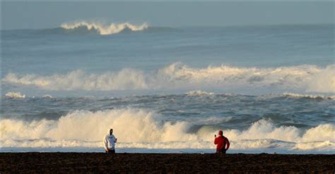 In alaska, the national tsunami warning center (ntwc) issued warnings for southern parts of the state, the. High water from tsunami hits California coast - Salon.com