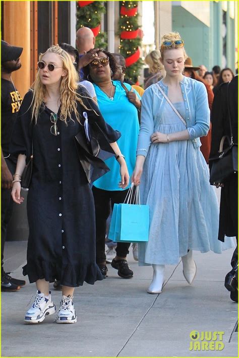 Dakota And Elle Fanning Shop With Their Mom In Beverly Hills Photo