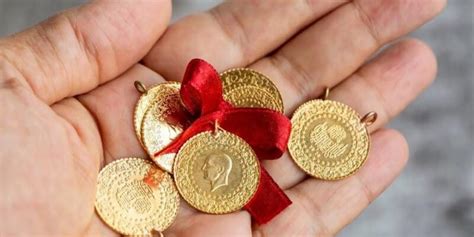 Yatırımcılar yeni günde güncellenen çeyrek altın fiyatlarını merak ediyor. Hafta sonu altın fiyatları 13 Şubat 2021: Gram altın ...