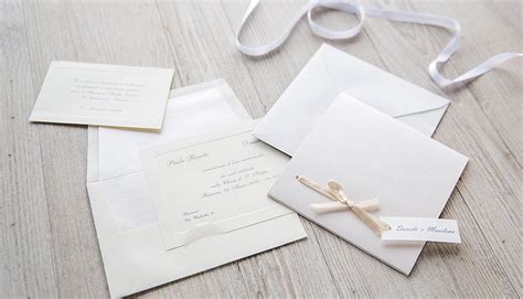 Il risultato finirebbe per essere imbarazzante e gli invitati potrebbero accorgersene. Come scrivere le partecipazioni nozze