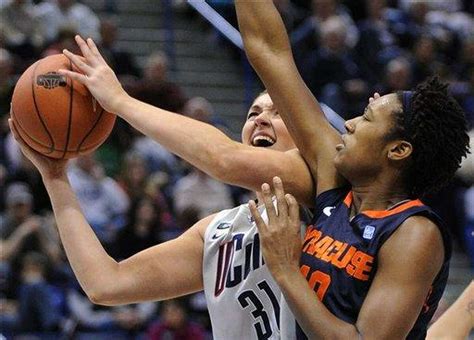 Uconn Women S Basketball Stefanie Dolson Scores Career High 25 Points In Win Over Syracuse Videos
