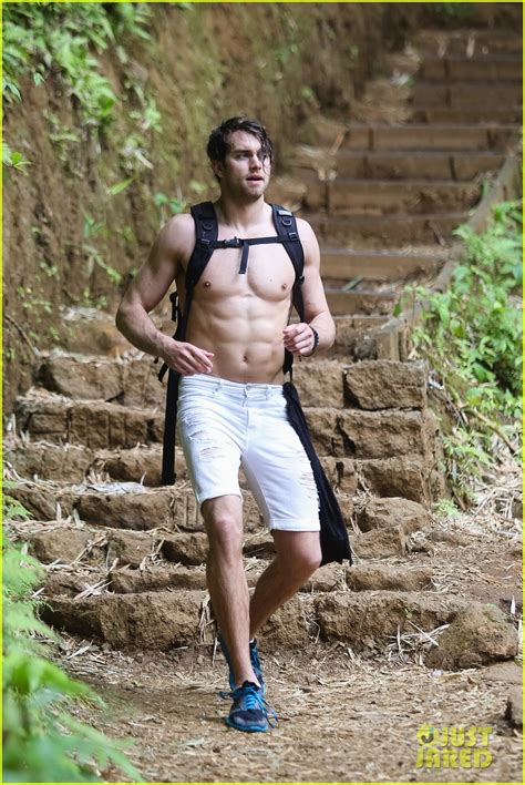 The Bold And The Beautifuls Pierson Fode Shows His Ripped Shirtless