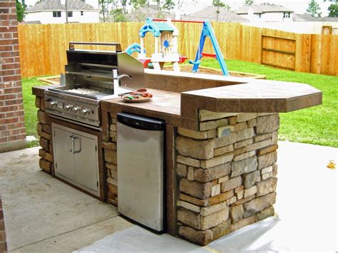 Outdoor Kitchen For Small Spaces Small Outdoor Kitchens Outdoor Kitchen Countertops Backyard