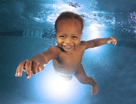 Seth Casteel Snaps Underwater Babies Taking A Dive For The First Time