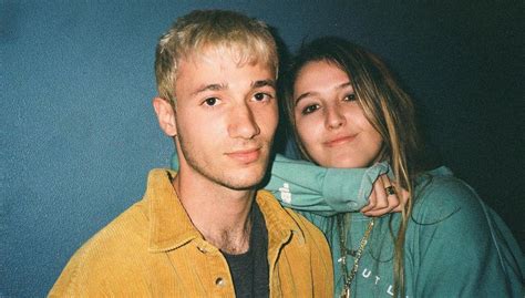 Y a pesar de todo, sigues siendo mi todo. Are Jeremy Zucker and Chelsea Cutler dating? Here's what we know - TheNetline