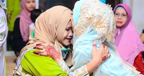 Ketentuan hukum yang seperti ini oleh para ulama. Isteri Wajar Diberikan Upah Jika Suami Ingin Pasangan ...