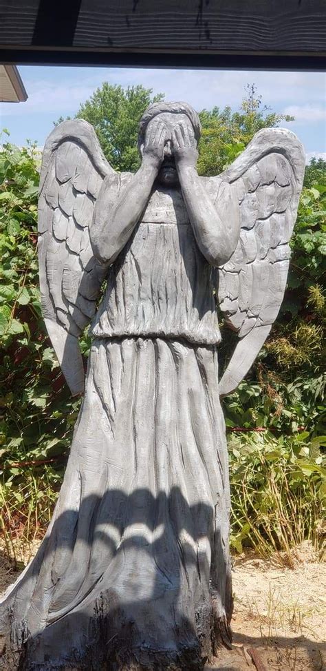 Doctor Whos Weeping Angel Chainsaw Carving Carving Weeping Angel