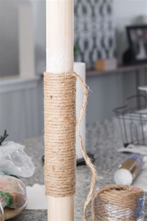 How To Build An Easy Diy Cat Scratching Post Diy Cat